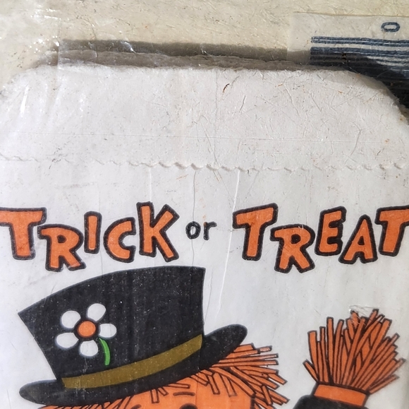 Sealed 1981 Fun World Division Trick or Treat Paper Candy Bags Sealed Package - Picture 3 of 8
